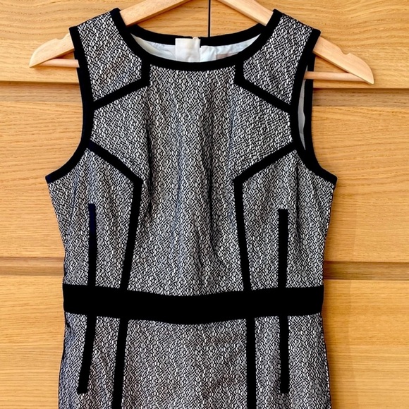 Banana Republic Black White Piped Shift Dress Size 4P - Picture 4 of 8